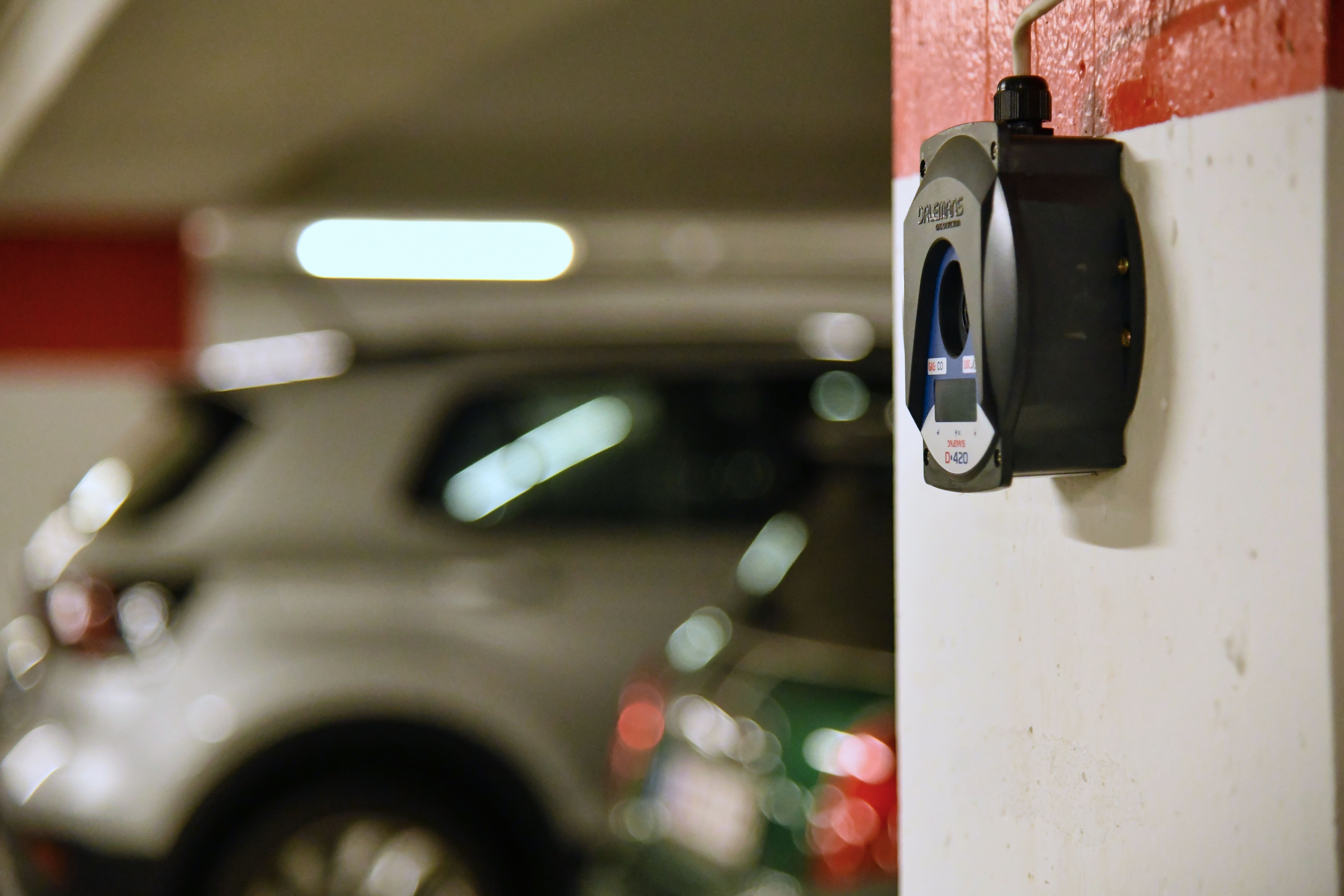Dalemans gasdetector bevestigd in een ondergrondse parking